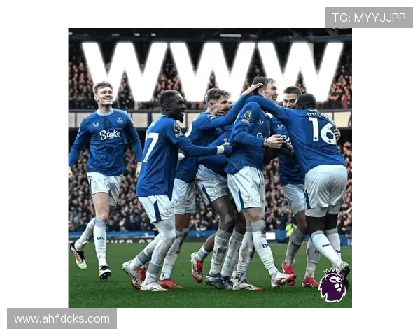 埃弗顿抢滩沃克争夺战 莫耶斯瞄准曼城老将补强防线