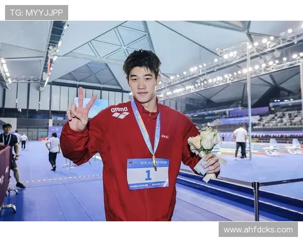 潘展乐陷入低谷期:世界排名跌出前十,世锦赛冲冠面临巨大挑战(1)